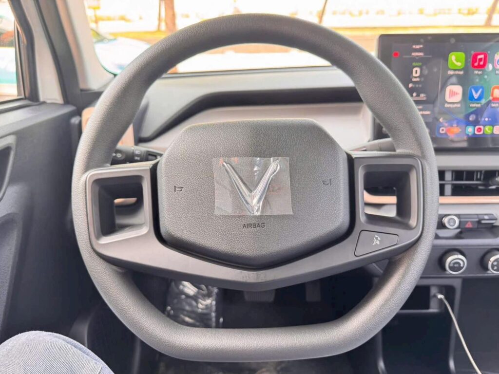 Vô lăng tích hợp nút nghe và gọi trên VF3 Tiêu chuẩn 2